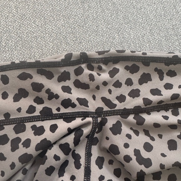 Balance Athletica (Vitality) Ascend Midnight Snow Leopard Leggings - Picture 4 of 4